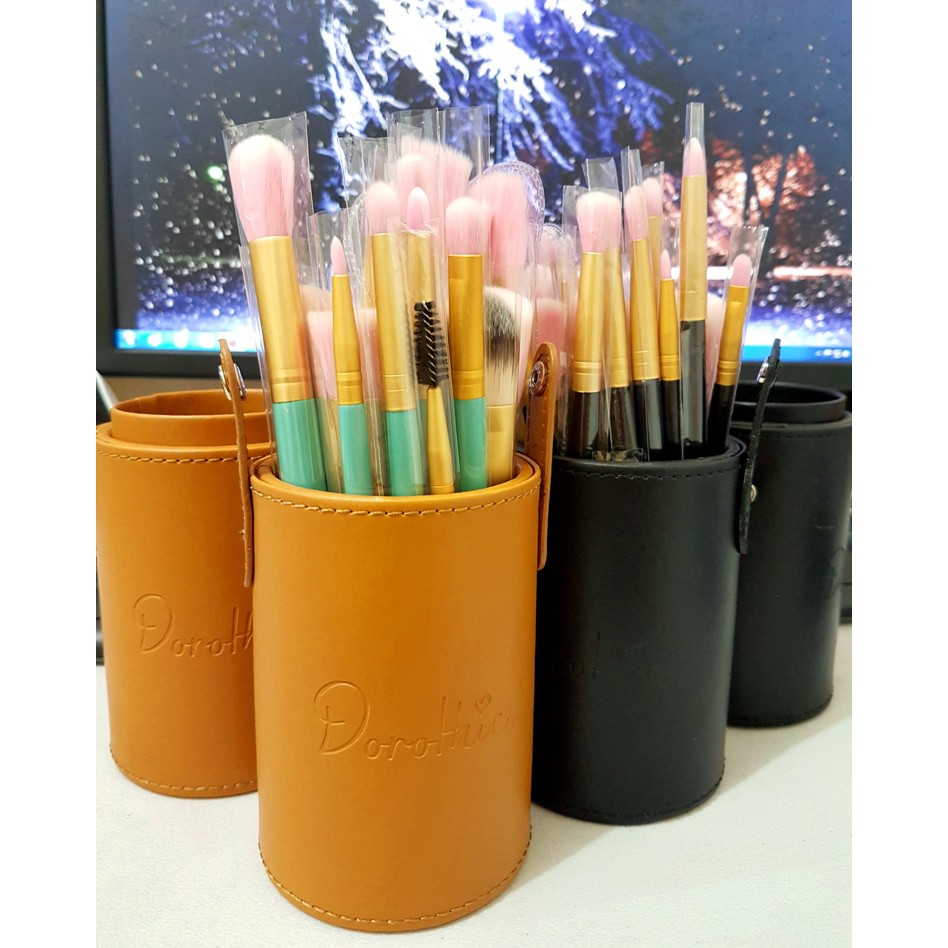 

-NO BRAND- (BUY 1 + GET 1 FREE) Dorothic Brush Set(isi 19pc+Cylinder Case)