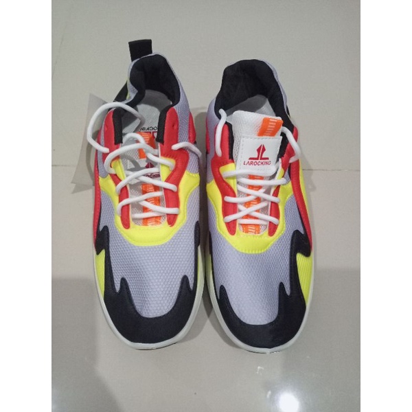sepatu larocking