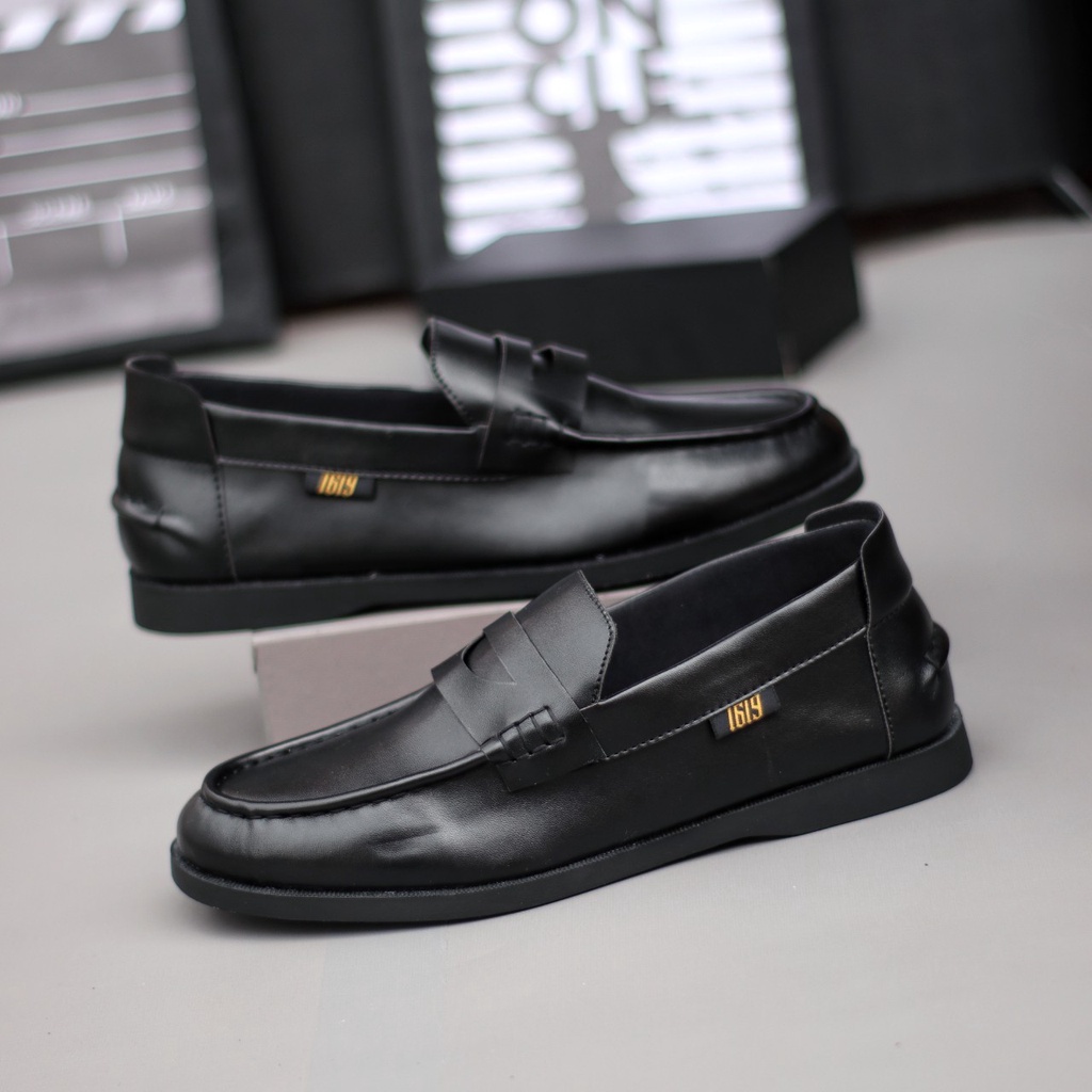 PENNI Sepatu Slip On Pria Casual Kulit Sintetik Pantofel Hitam Kerja Kantor Semi Formal