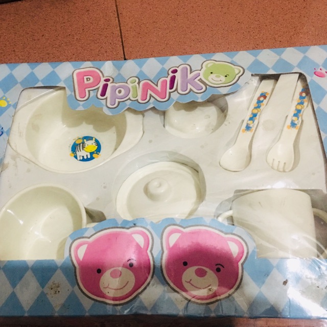Tempat makan set pipiniko
