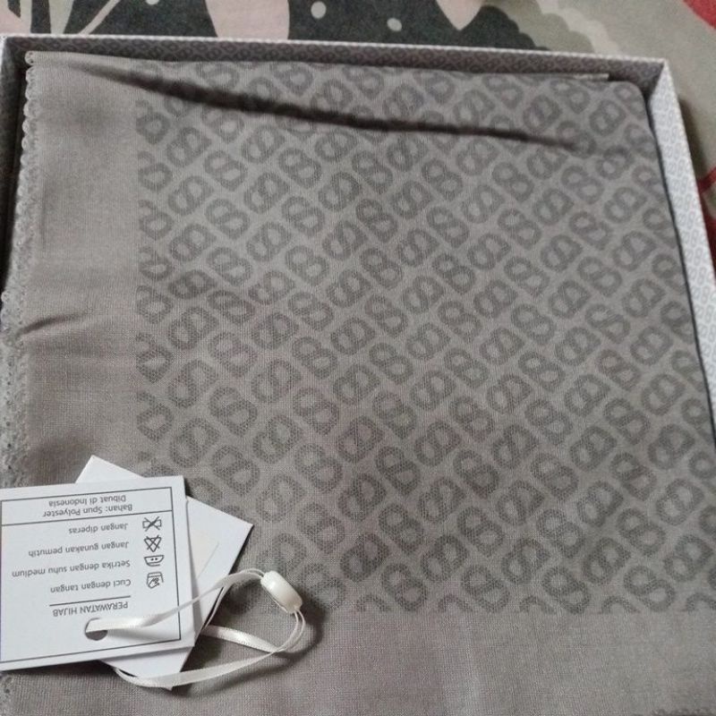 buttonscarves tapis square fossil new voal