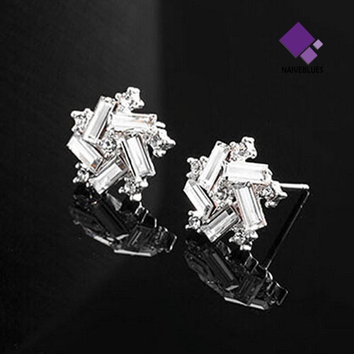 Anting Stud Desain Kincir Angin Keberuntungan Aksen Berlian Imitasi Warna Silver Untuk Wanita