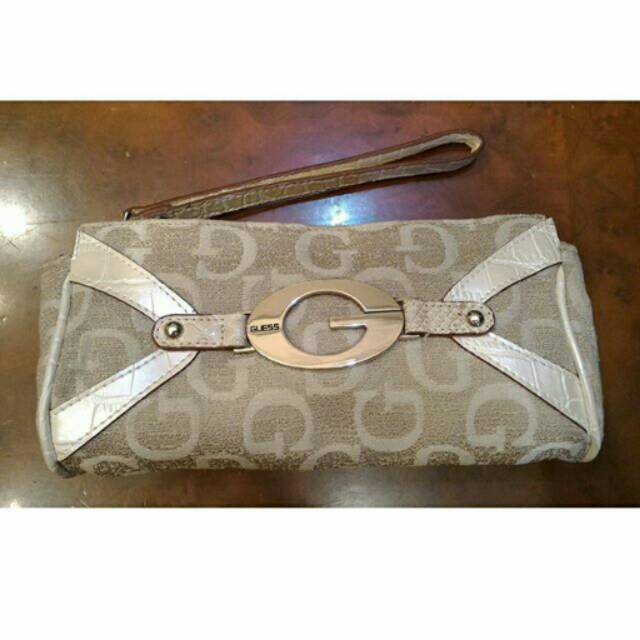 Preloved authentic Guess wristlet/clutch