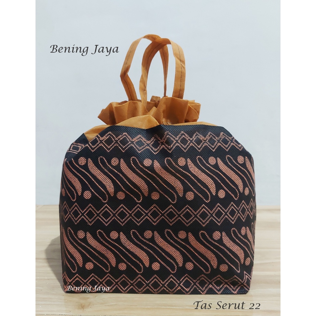 

Tas Hajatan Goodie Bag Spunbond Serut 22 Batik SFM Moca Hitam