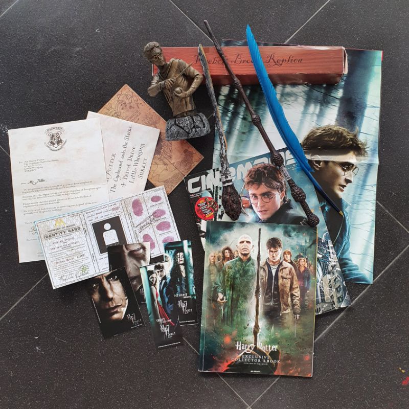 Preloved Harry Potter Fan Kit Deathly Hallows + Buku FANTASTIC BEAST