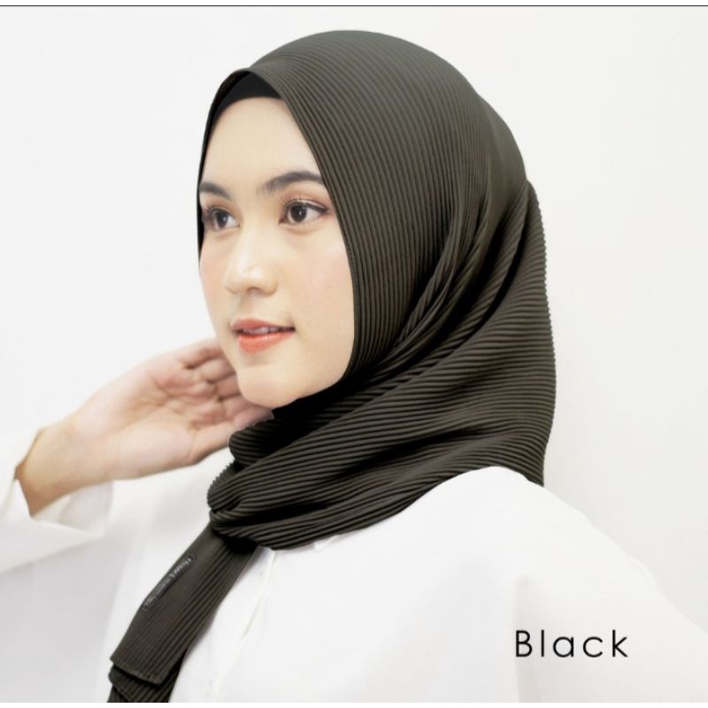 BEST SELLER - Jilbab Pashmina Plisket Ceruty Premium-Hitam