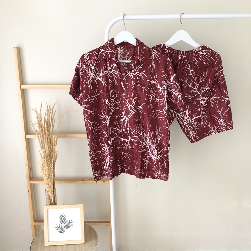 hirafa - One Set Setelan Atas Bawah Full Kancing / Baju Santai Tie Dye / Baju Wanita Pria-Akar - Maroon