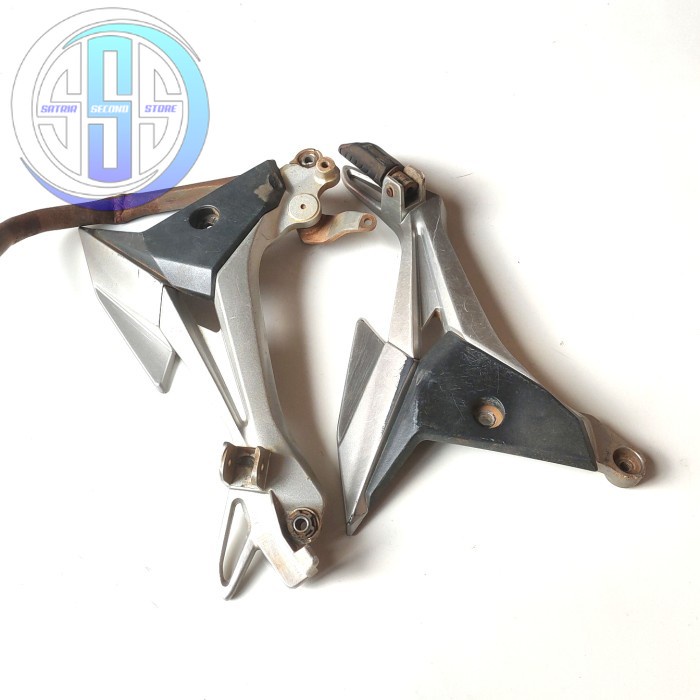 FOOTSTEP DUDUKAN STEP BELAKANG SUPRA X 125 FI INJEKSI K41 ORIGINAL