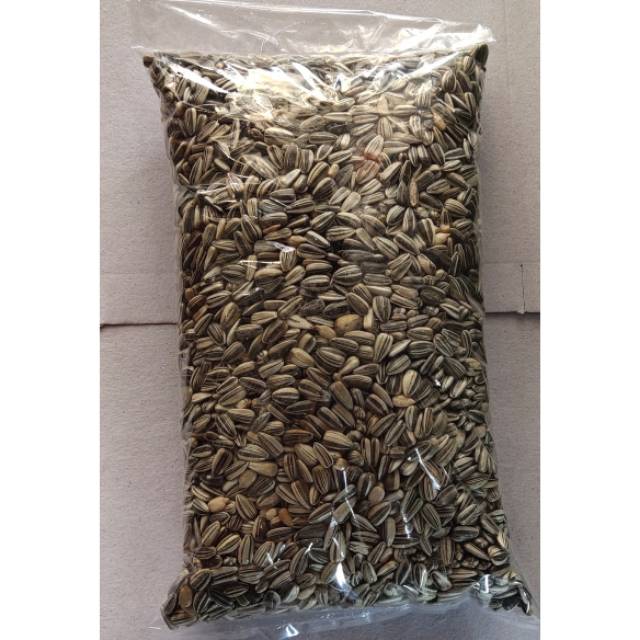 Kwaci hitam mentah 500gram