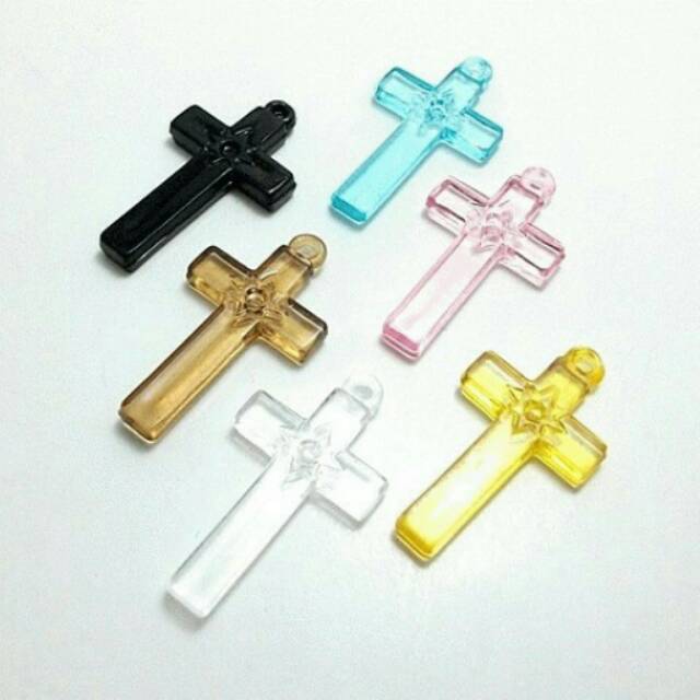 Bandul Salib Akrilik*