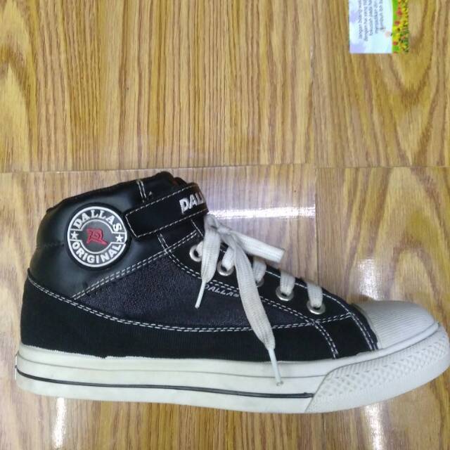 Sepatu sekolah hitam dallas