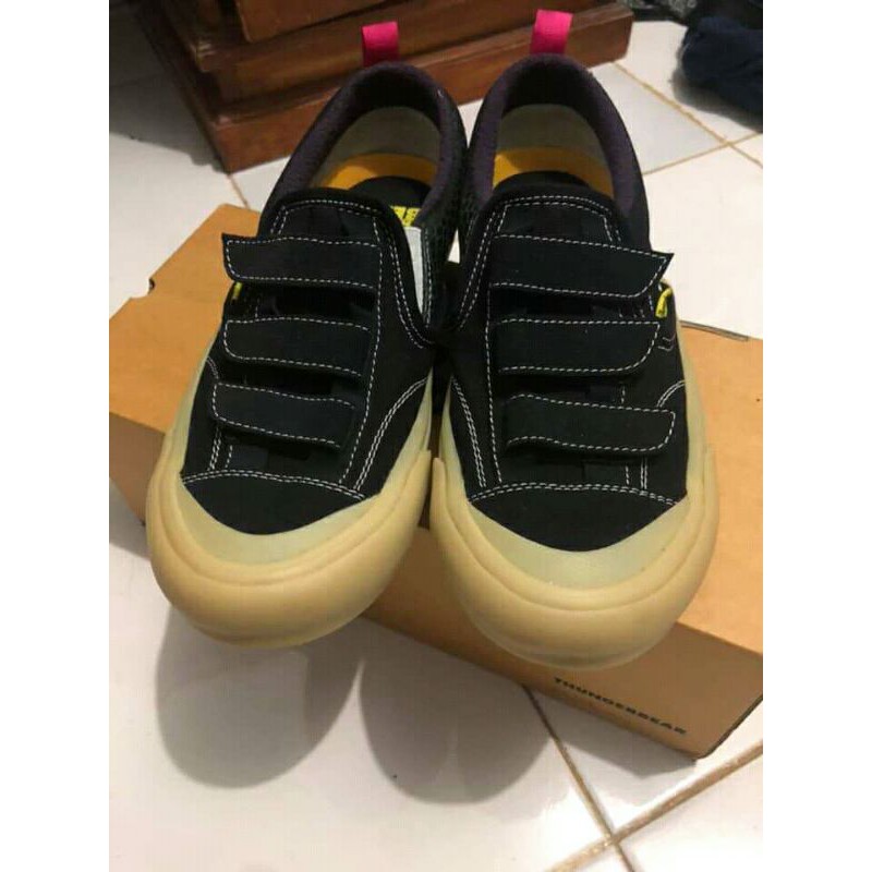 Sepatu Thunderbear Glow - Easton Devera XIV Limited .Nomin Mulus , 100% Glow & Original
