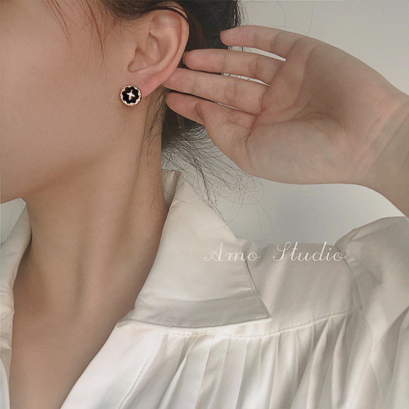 Anting Bulat Hitam Salib Vintage Lady's Korea Ear Accessories