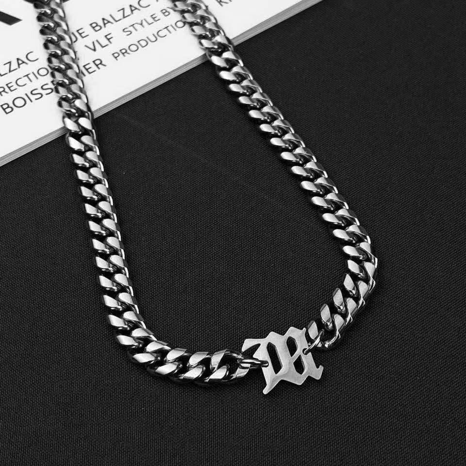 Eropa dan Amerika gaya hip hop keren desain huruf baja titanium kalung vintage Kuba kalung sederhana