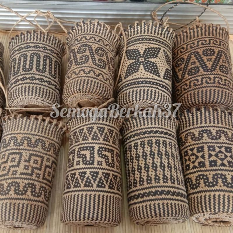 Tas Anjat Kecil Gaya Selempang Anyaman Rotan Khas Kalimantan