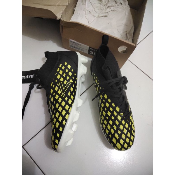 Sepatu Sepak Bola Mitre invander FG