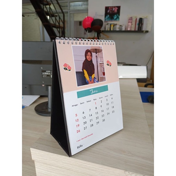 

Kalender Meja Custome Bisa Request Gambar