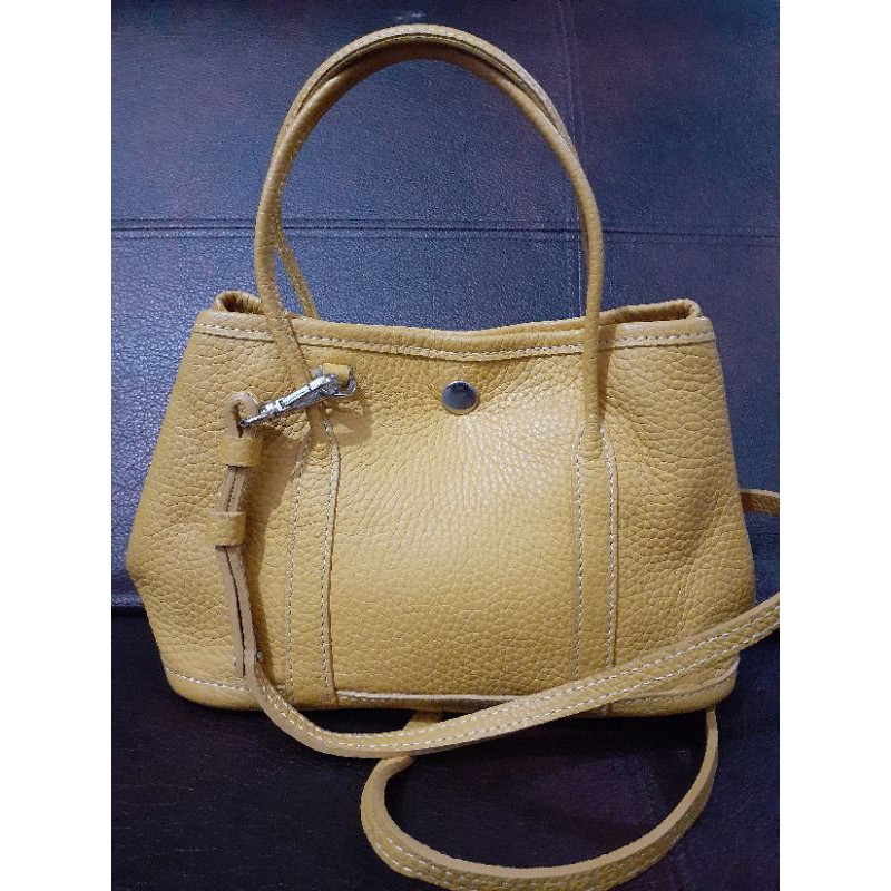 WHEREEVER YOU GO sling bag