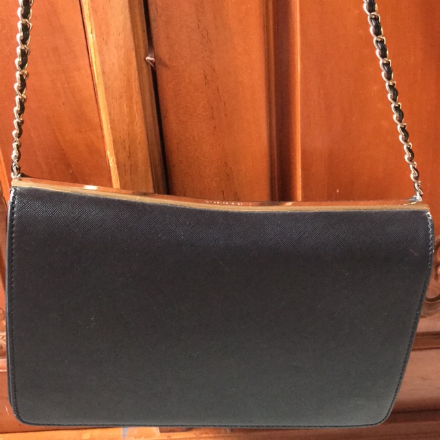 Preloved tas charles and keith black