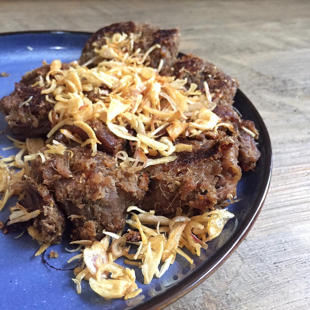 

Empal Daging Sapi Jajanan Eyang Wiwiek