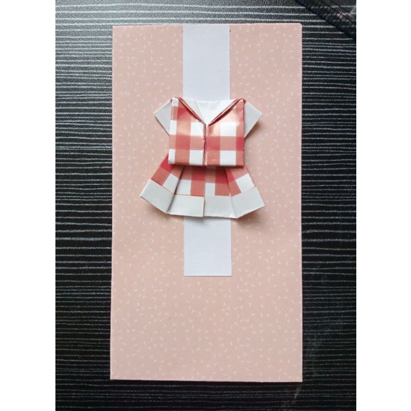 

Amplop Orange Dress Origami Red Square