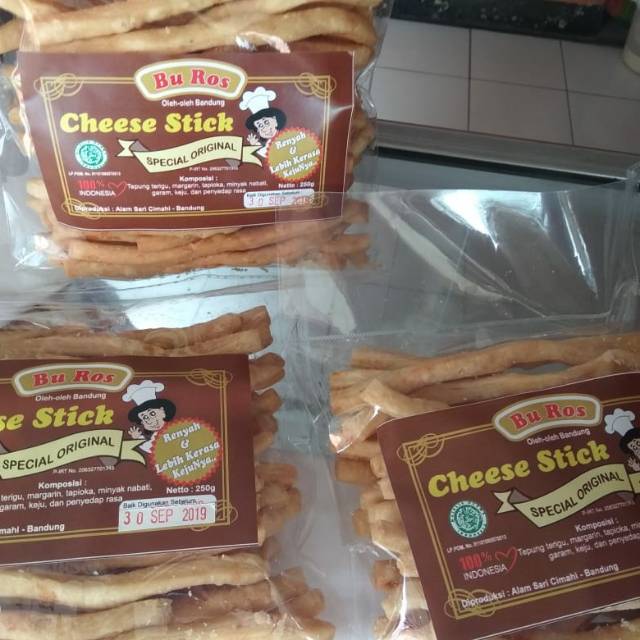 

Cheese Stick Bu Ros adalah Camilan Yang Enak, Renyah dan Sangat Terasa Kejunya, Bikin Ketahihan