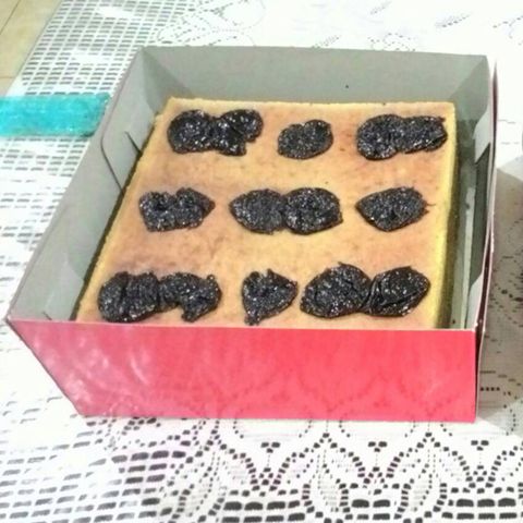 

lapis legit hias buah prune ukuran 20x20 cm