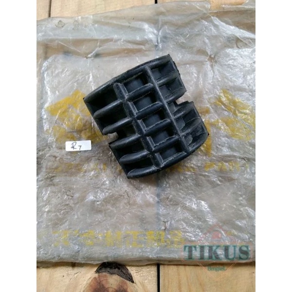 karet bantalan dudukan ganjel ganjal tangki bensin Suzuki ts100 ts 100 n we original