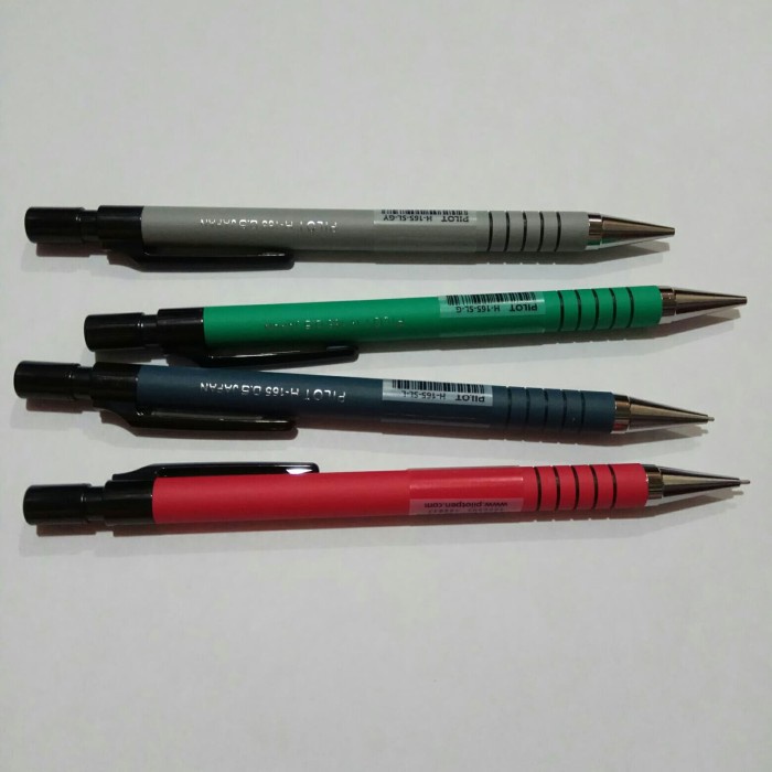 

Produk Pensil Mekanik Pilot 0.5 H-165 (Warna Acak) Trendi