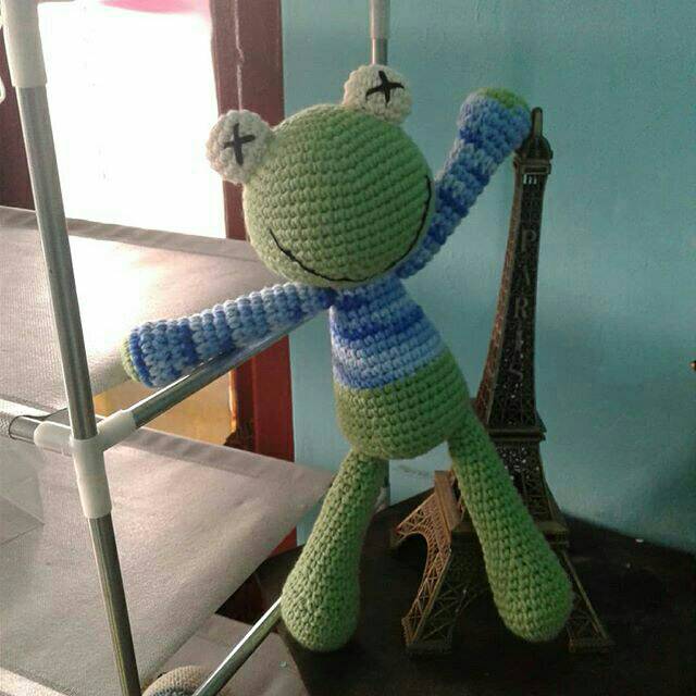 Boneka keropi bahan rajut lembut