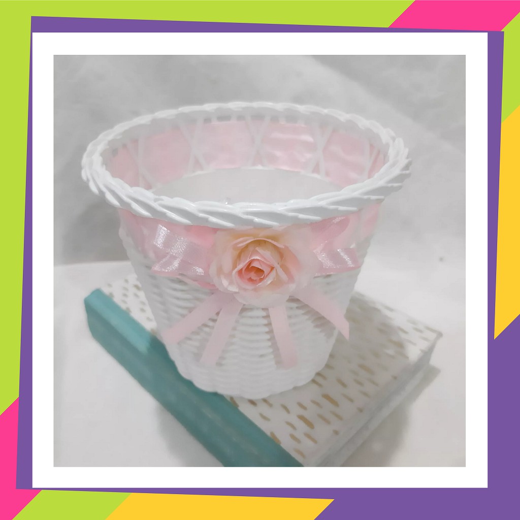 148 [Grosir] Pot bunga plastik motif rotan pita pink / Pot bunga tanaman Artificial 8819