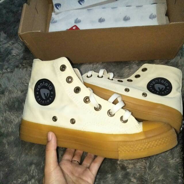 VENTELA SHOES NATURAL GUM HIGH