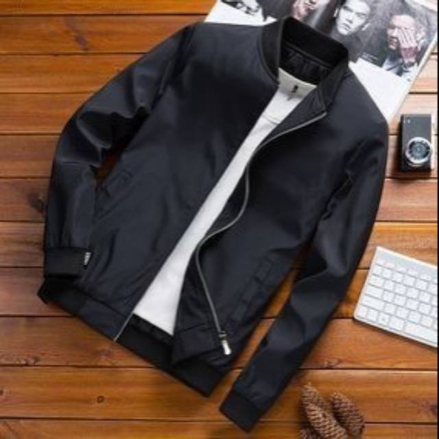 Jaket pria yg lg treen