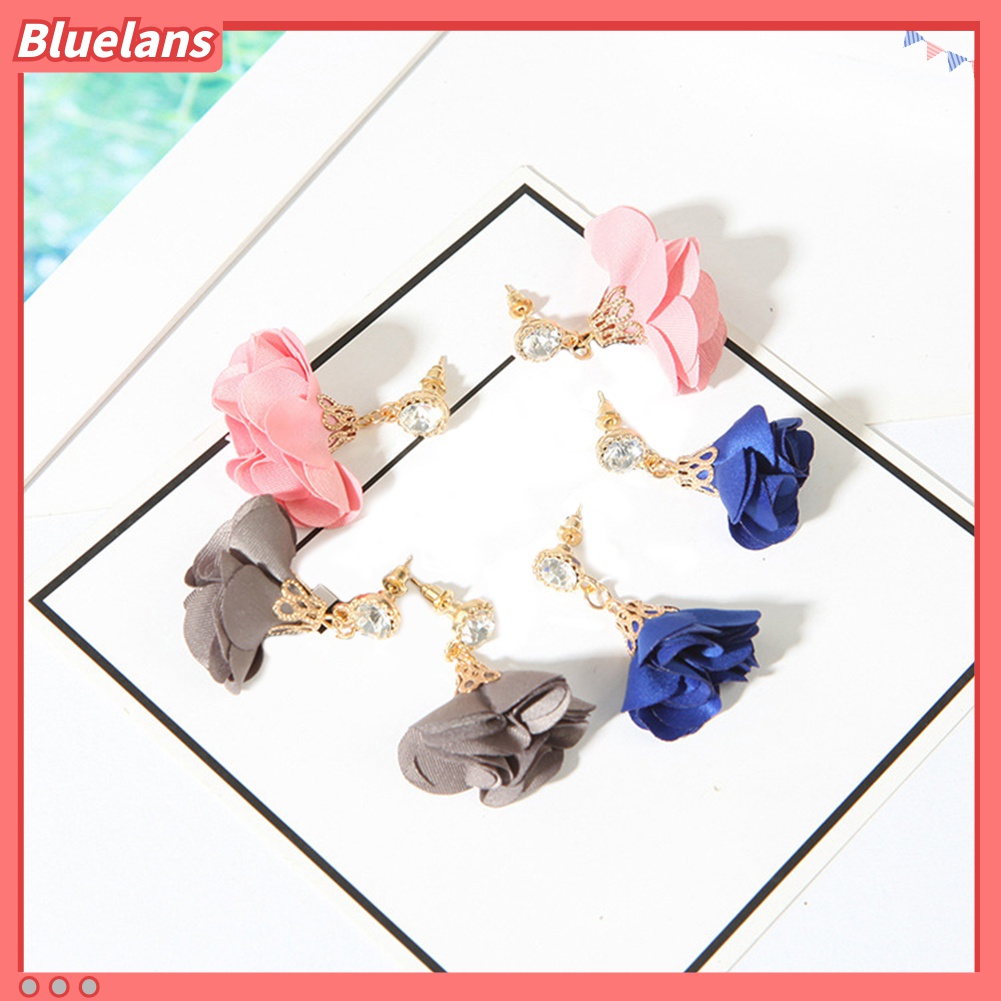 Anting Stud Liontin Bunga Bahan Kain Aksen Berlian Imitasi Gaya Vintage Untuk Wanita