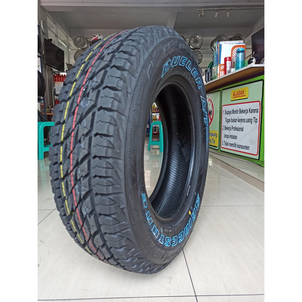 Bridgestone DUELER D697 AT 215/70 R15 Ban Mobil C-RV