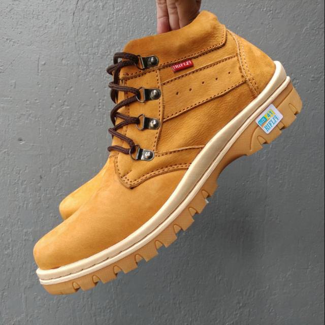 Sepatu Boots Pria Kulit Asli jenis Kulit Nubuck atau Kulit Balik Original Kode RLB.13