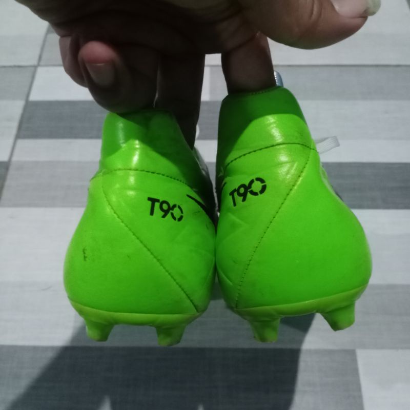 sepatu bola bekas second original