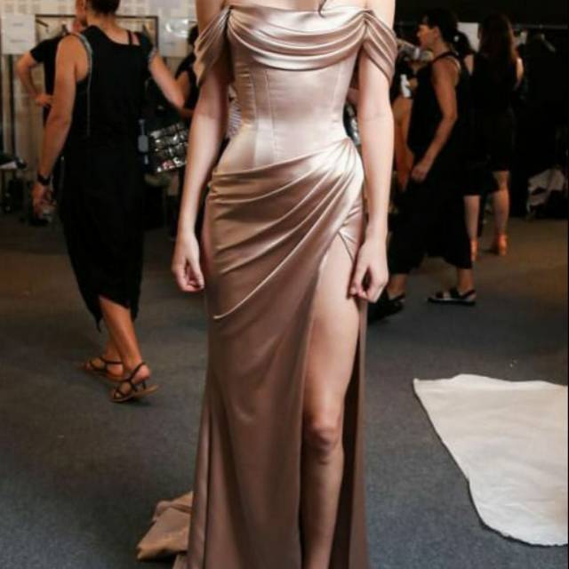 Gaun Sexy Party Dress Sabrina Warna Cream