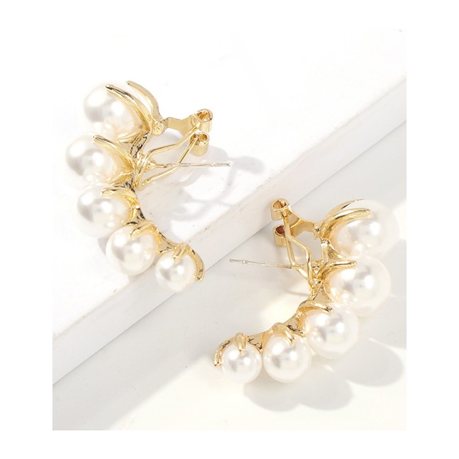 LRC Anting Tusuk Fashion Gold Alloy Inlaid Pearl Stud Earrings F77849