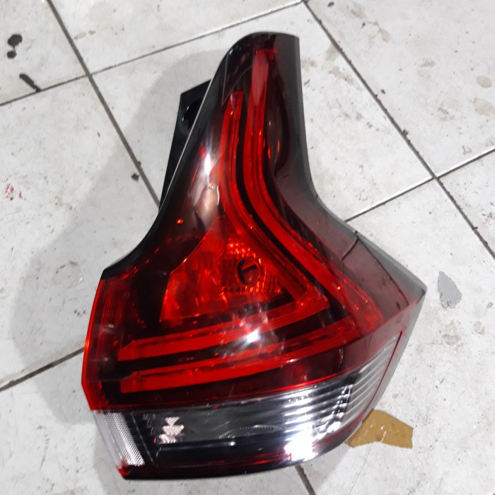 Bekas} Stoplamp lampu belakang Mitsubishi Xpander kanan Limited