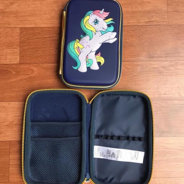 

Hardtop pencilcase unicorn by HnM