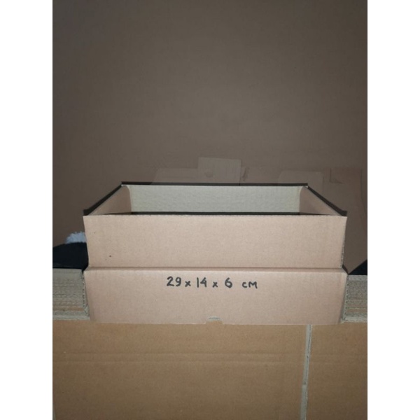 

Kardus 29x14x6 cm Baru Tebal Model bukaan terpisah atas bawah polos luar dalam