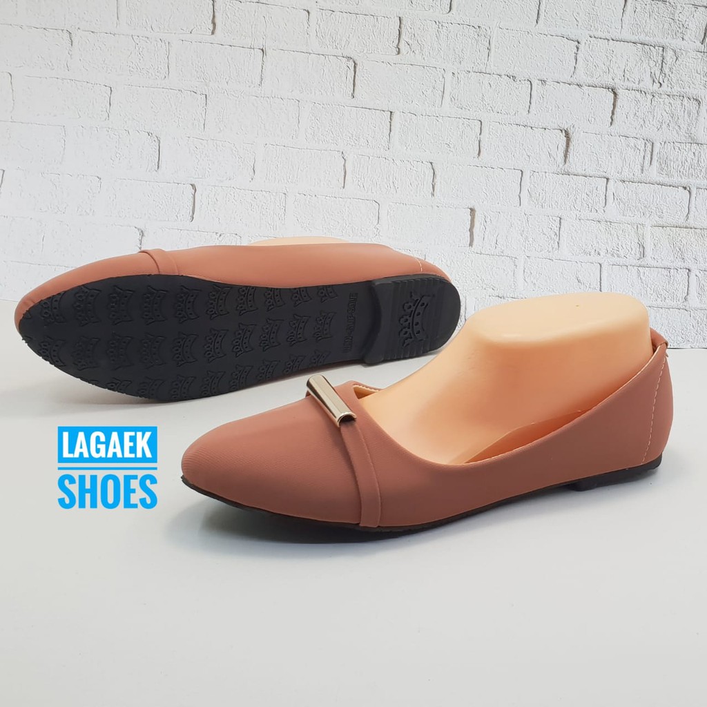 SEPATU KERJA WANITA SLIP ON FLAT DEWASA BAHAN SUEDE SALEM DENGAN AKSESORIS BESI POLOS SIZE 36-40