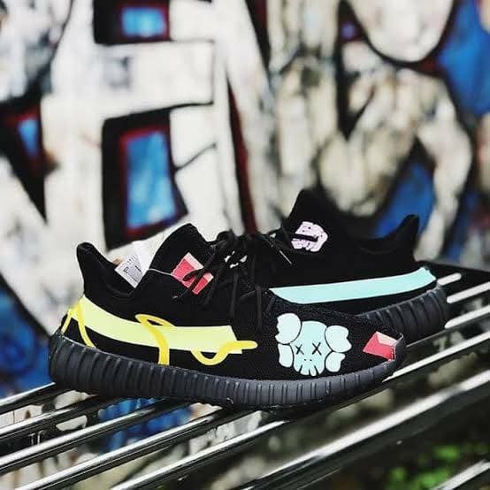 sepatu sneakers pria wanita adidas yeezy boost 350 kaws