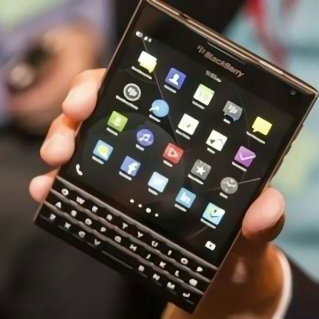 BLACKBERRY PASSPORT DALAS WHITE BNIB EDITION 1 YEAR WARRANTY