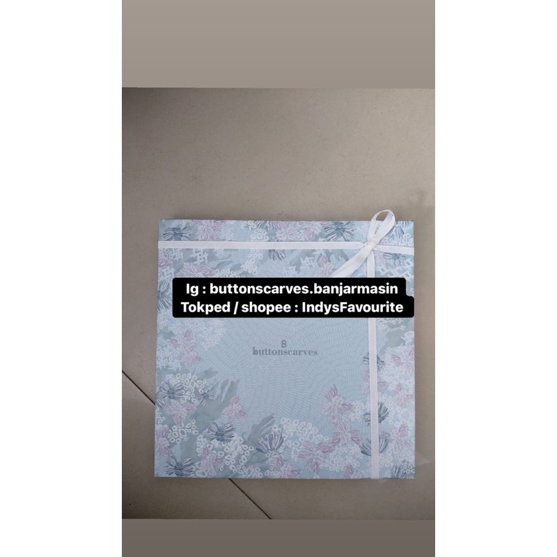 Buttonscarves Les Amities Reborn