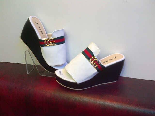 Wedges  DV94 PUTIH (REALPICT GESER)