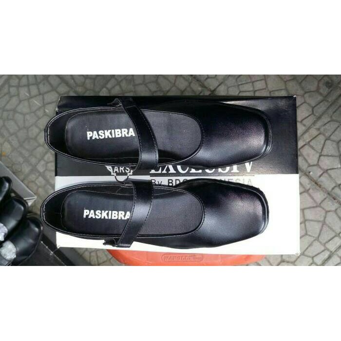 SEPATU PASKIBRA