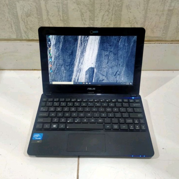 Notebook Asus Eepc 1205CE Intel  Ram 2Gb/320Gb Intel Hd Graphics Siap pakai full aplikasi