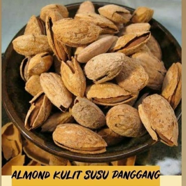 

Kacang Almond Kulit Susu Panggang